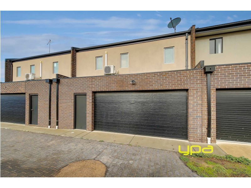 8 Brookvale Court, Roxburgh Park VIC 3064