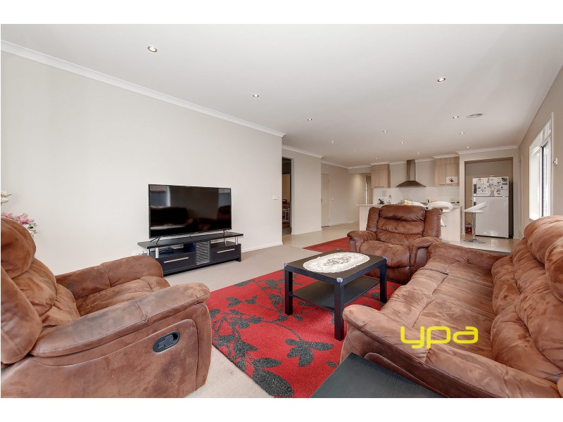 18 Loudon Circuit, Craigieburn VIC 3064