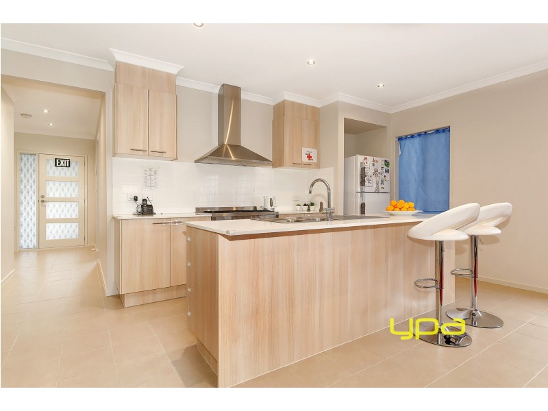 18 Loudon Circuit, Craigieburn VIC 3064