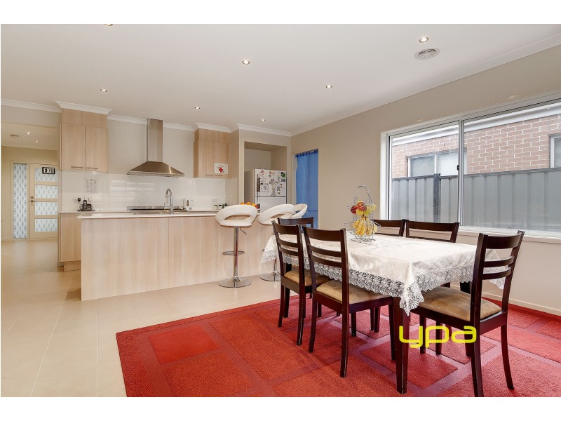 18 Loudon Circuit, Craigieburn VIC 3064