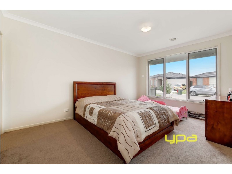 18 Loudon Circuit, Craigieburn VIC 3064