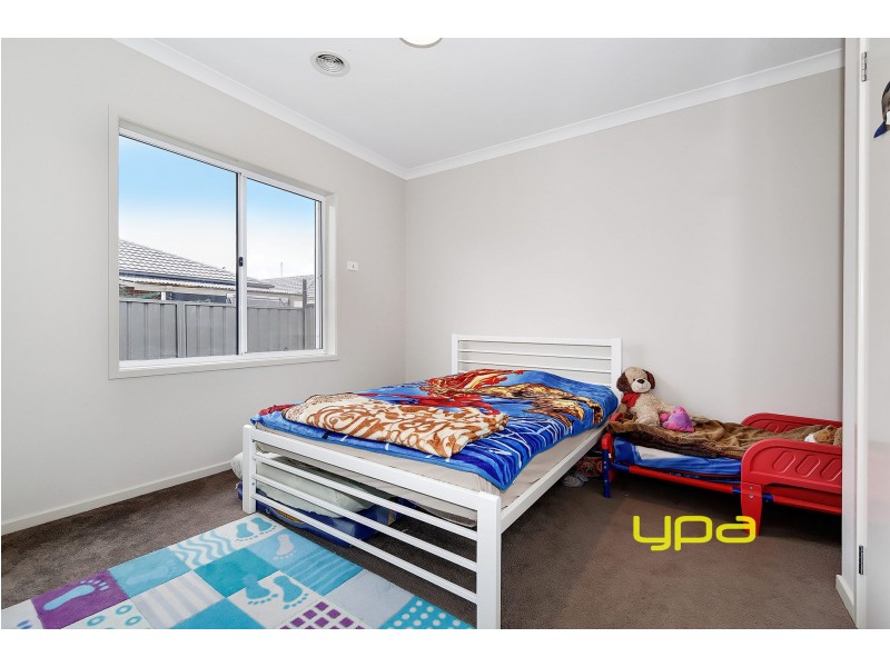 18 Loudon Circuit, Craigieburn VIC 3064