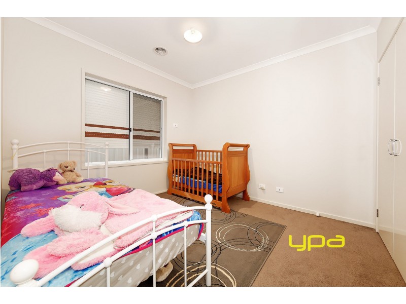 18 Loudon Circuit, Craigieburn VIC 3064