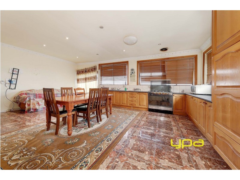 33 Rokewood Crescent, Meadow Heights VIC 3048