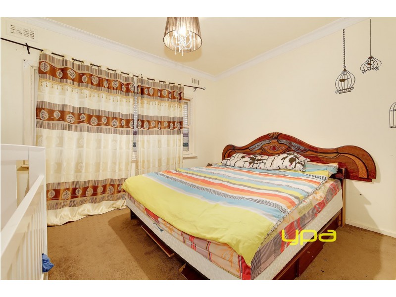 33 Rokewood Crescent, Meadow Heights VIC 3048