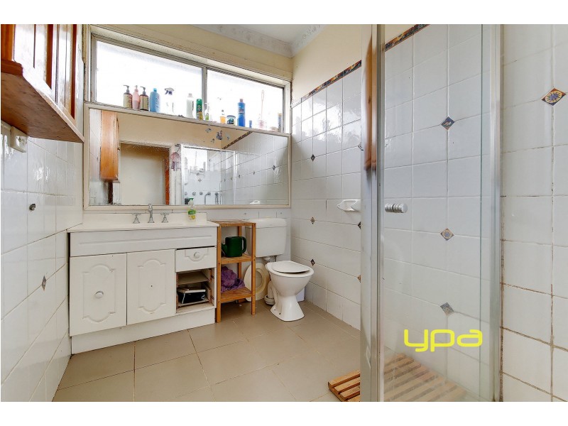 33 Rokewood Crescent, Meadow Heights VIC 3048