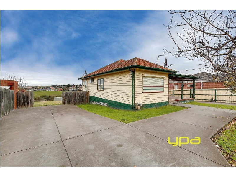 33 Rokewood Crescent, Meadow Heights VIC 3048
