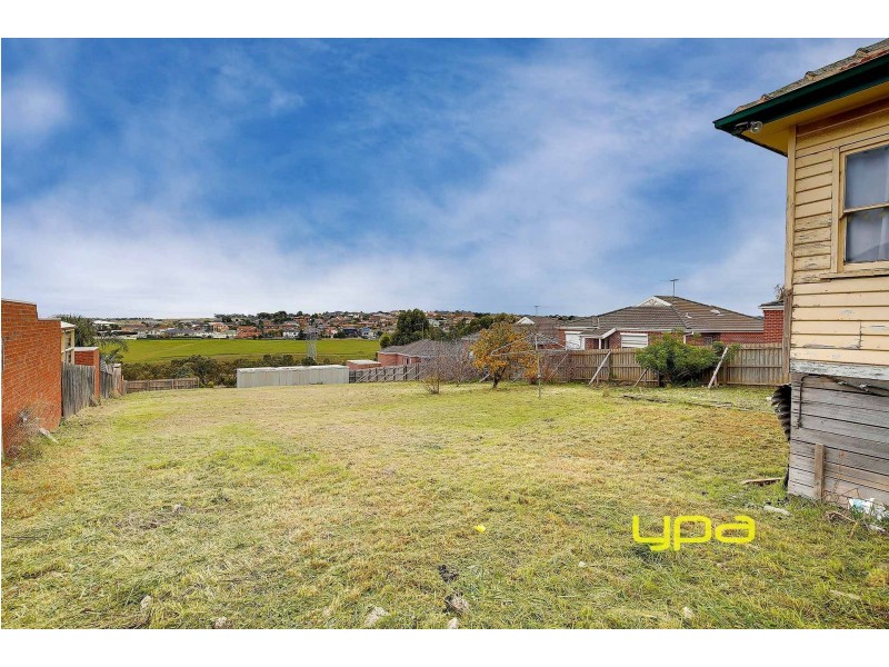 33 Rokewood Crescent, Meadow Heights VIC 3048