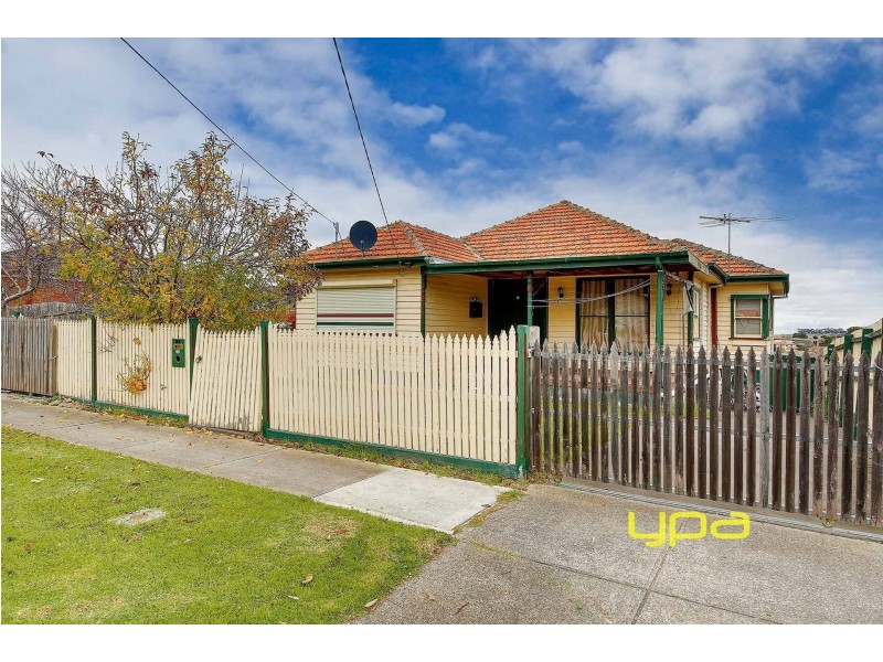 33 Rokewood Crescent, Meadow Heights VIC 3048