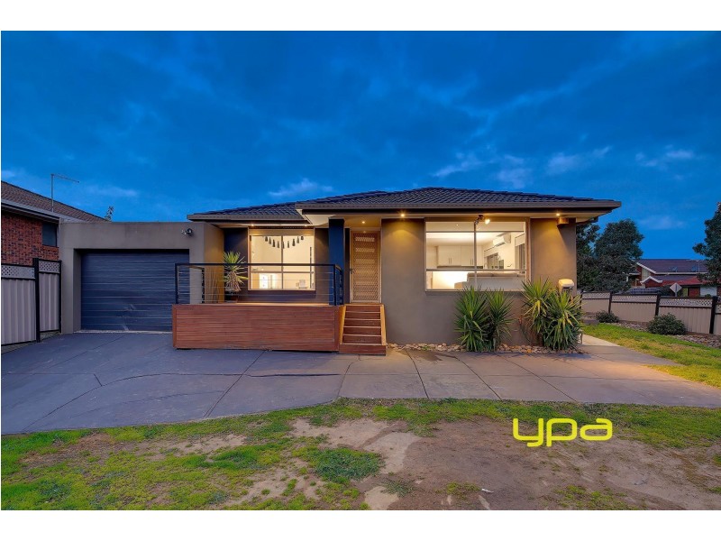 1/2 Dakara Close, Meadow Heights VIC 3048