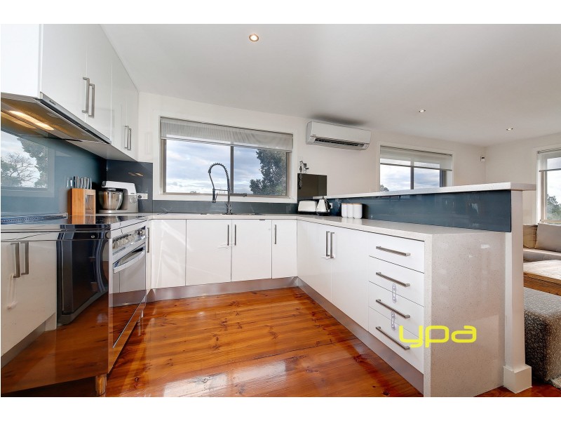 1/2 Dakara Close, Meadow Heights VIC 3048