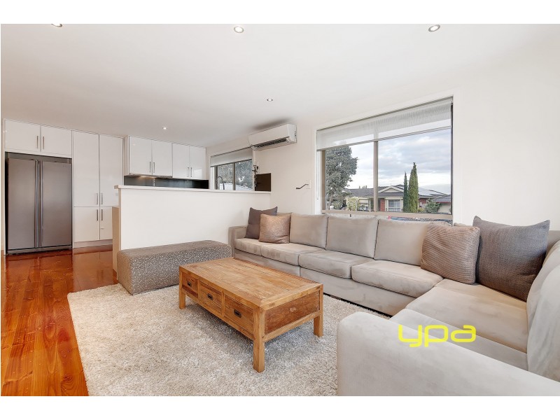 1/2 Dakara Close, Meadow Heights VIC 3048