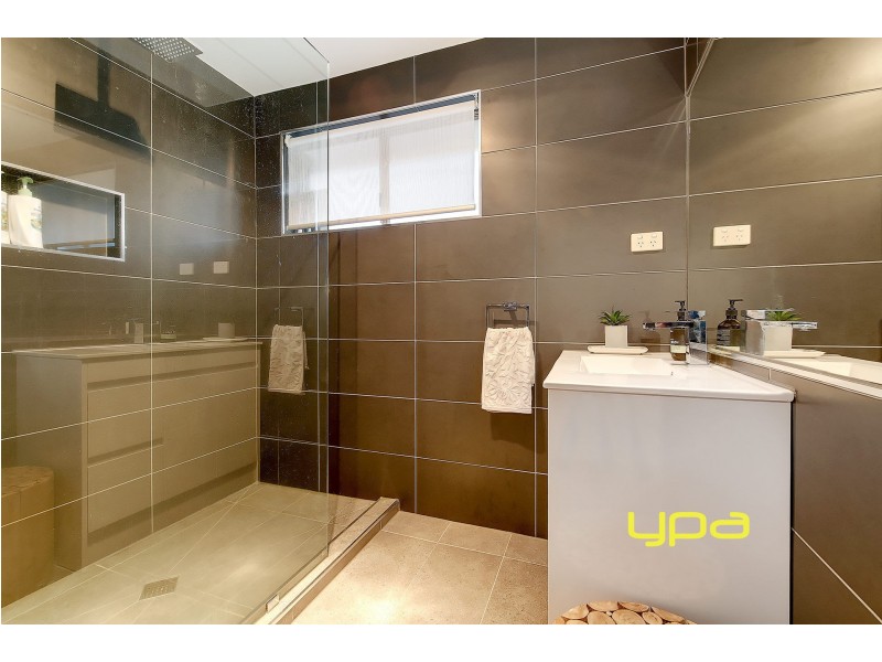 1/2 Dakara Close, Meadow Heights VIC 3048