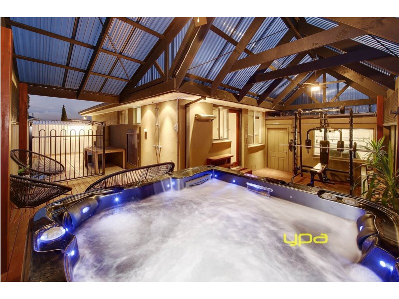 1/2 Dakara Close, Meadow Heights VIC 3048