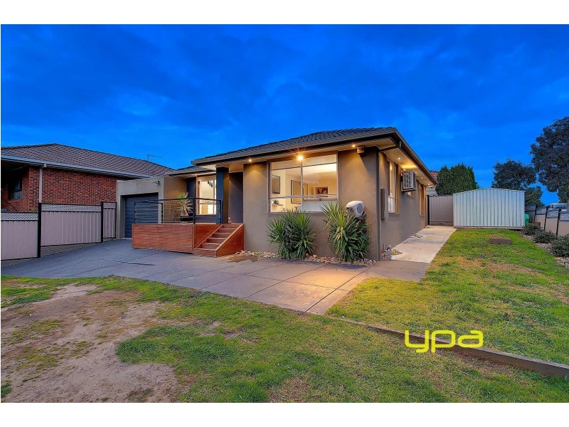 1/2 Dakara Close, Meadow Heights VIC 3048