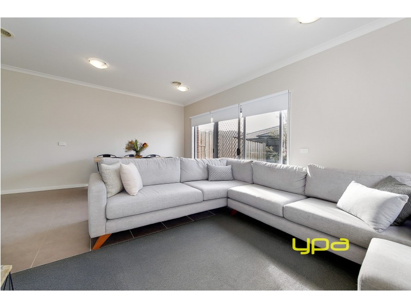 3/4 Wyndcliffe Way, Roxburgh Park VIC 3064