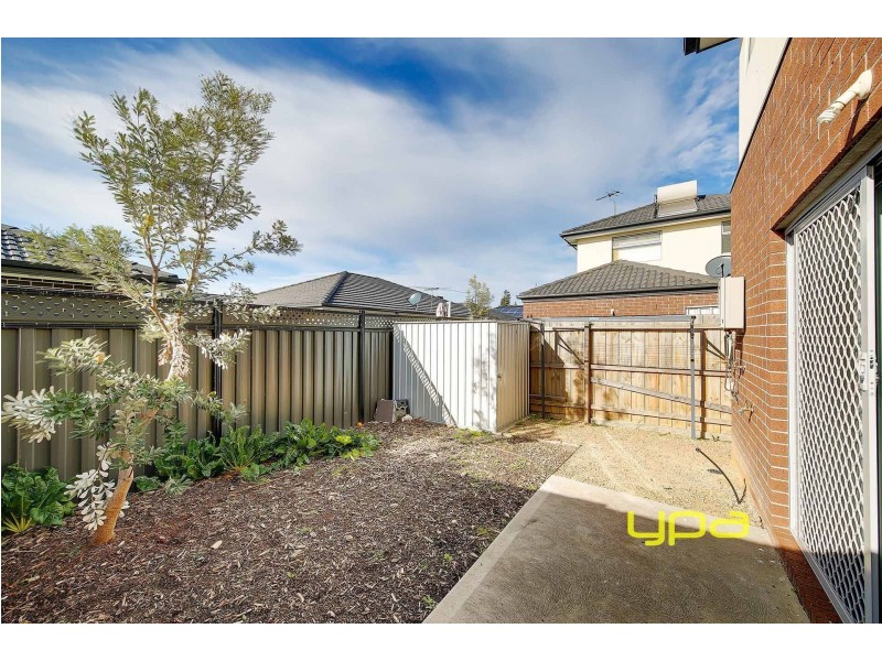 3/4 Wyndcliffe Way, Roxburgh Park VIC 3064