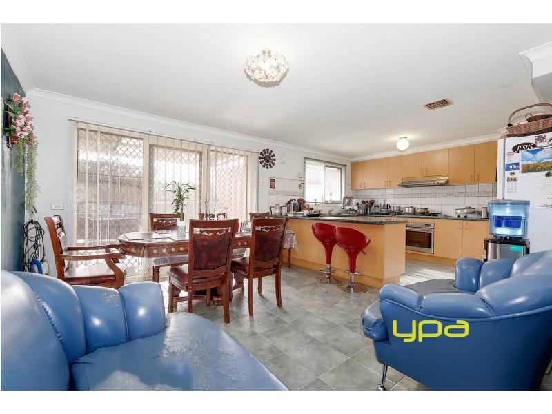 23 Almands Avenue, Roxburgh Park VIC 3064