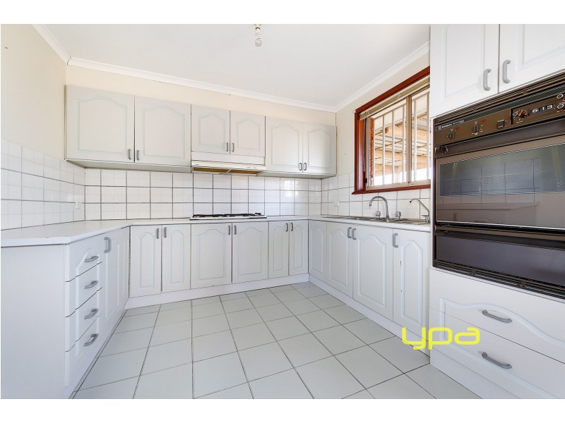 2/11 Opal Court, Meadow Heights VIC 3048