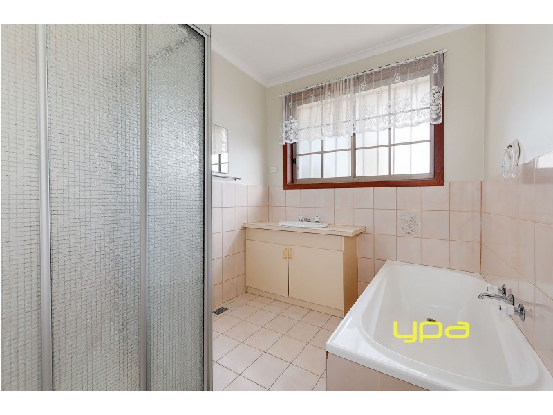 2/11 Opal Court, Meadow Heights VIC 3048