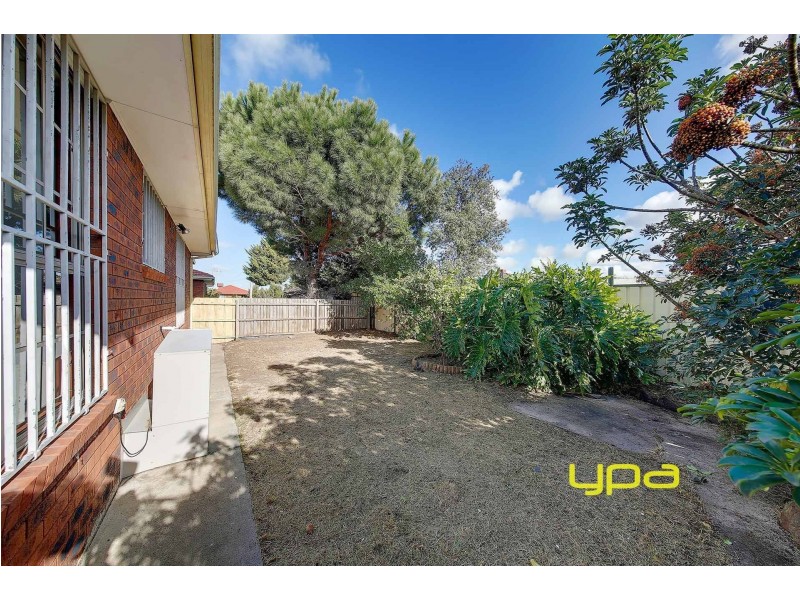 2/11 Opal Court, Meadow Heights VIC 3048