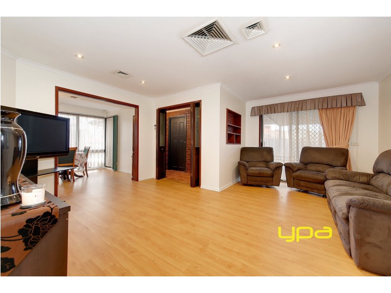 18 Dunkeld Street, Meadow Heights VIC 3048