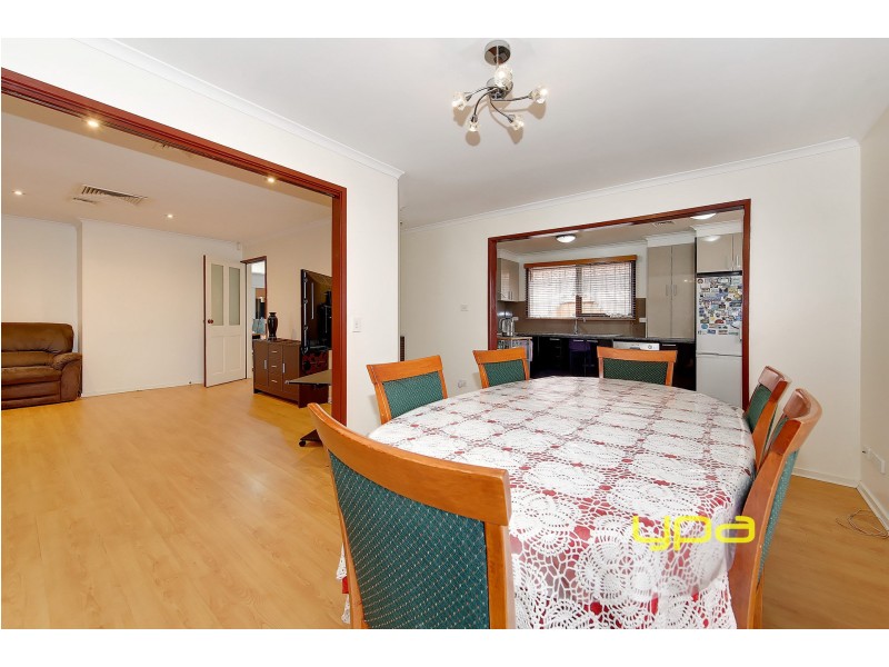 18 Dunkeld Street, Meadow Heights VIC 3048