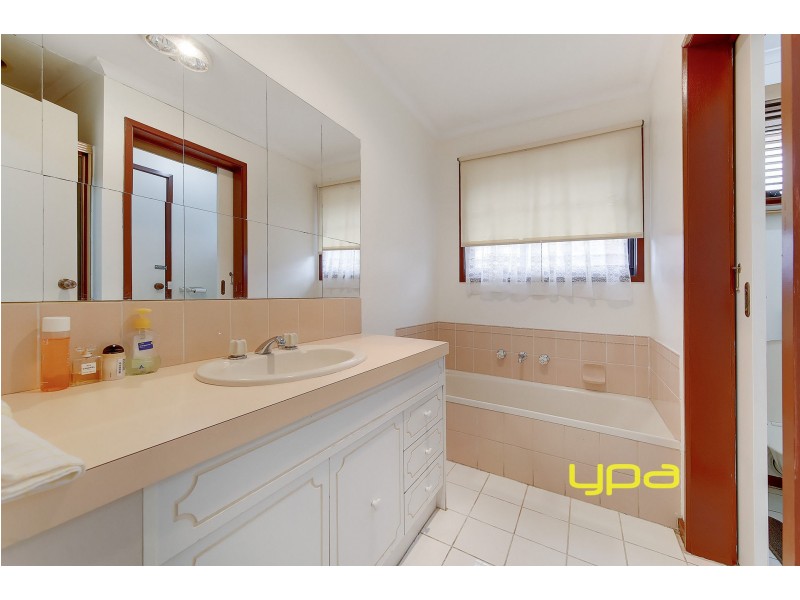 18 Dunkeld Street, Meadow Heights VIC 3048