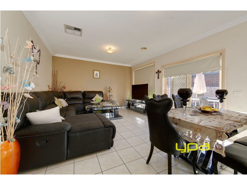 3 Pinelea Court, Roxburgh Park VIC 3064