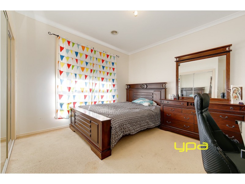 3 Pinelea Court, Roxburgh Park VIC 3064