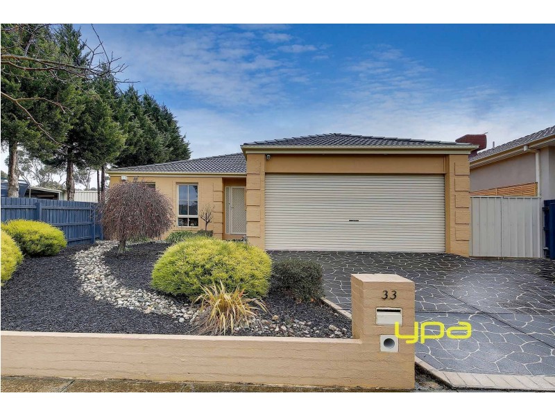 33 Mckenzie Crescent, Roxburgh Park VIC 3064