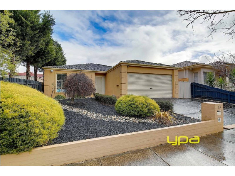 33 Mckenzie Crescent, Roxburgh Park VIC 3064