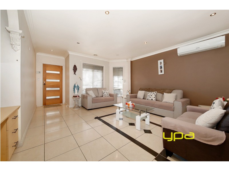 1B Woodburn Crescent, Meadow Heights VIC 3048