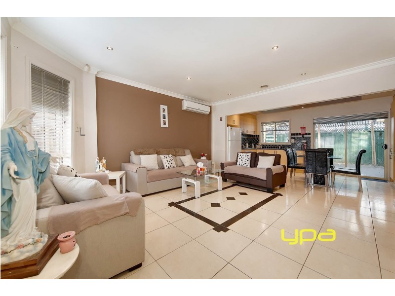 1B Woodburn Crescent, Meadow Heights VIC 3048