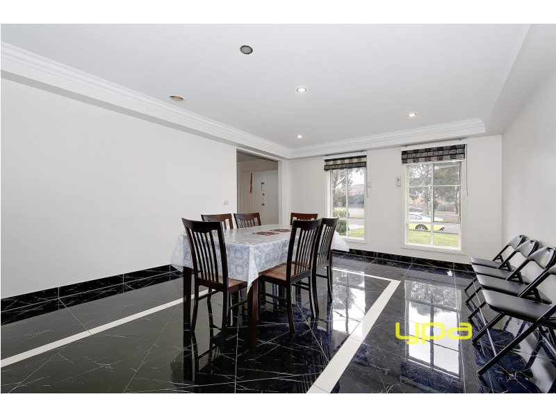 107 Donald Cameron Drive, Roxburgh Park VIC 3064