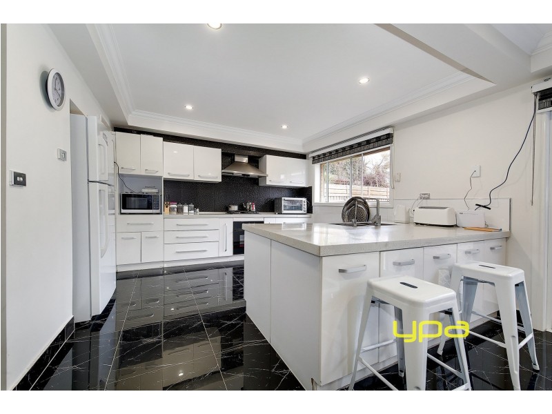 107 Donald Cameron Drive, Roxburgh Park VIC 3064