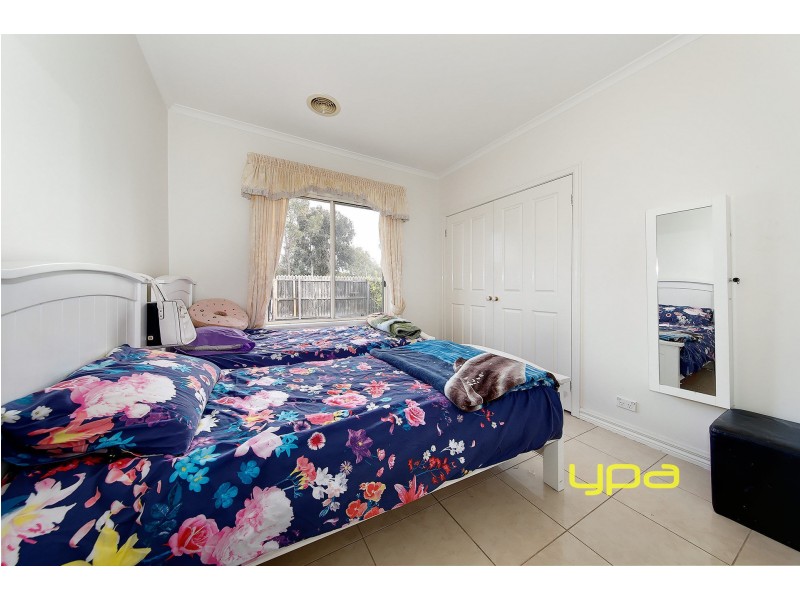 13 Lachlan Crescent, Roxburgh Park VIC 3064