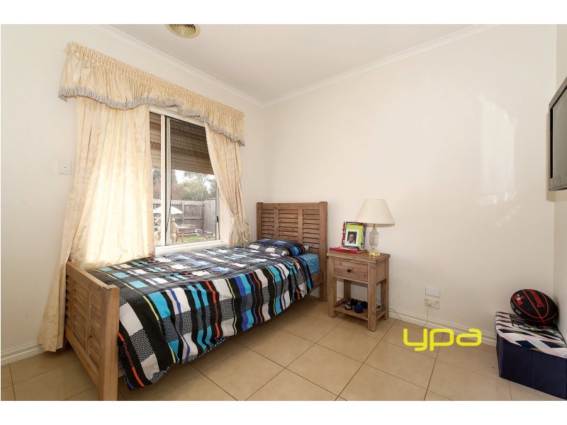 13 Lachlan Crescent, Roxburgh Park VIC 3064