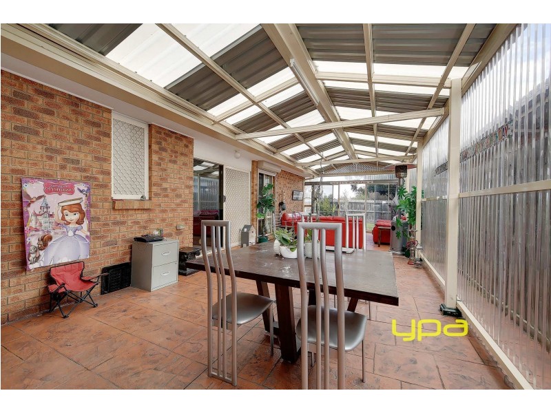 13 Lachlan Crescent, Roxburgh Park VIC 3064