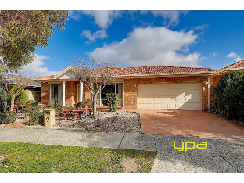13 Lachlan Crescent, Roxburgh Park VIC 3064