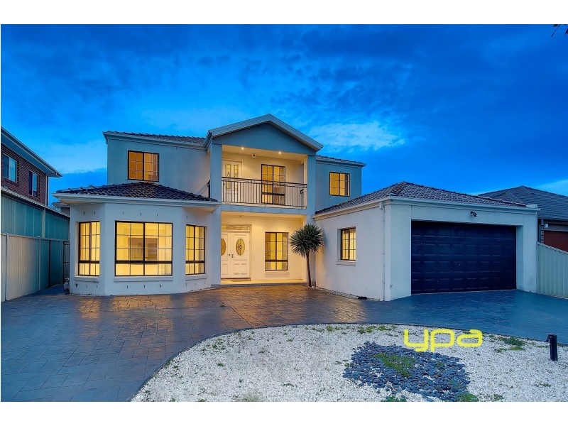 8 Mcpherson Boulevard, Roxburgh Park VIC 3064