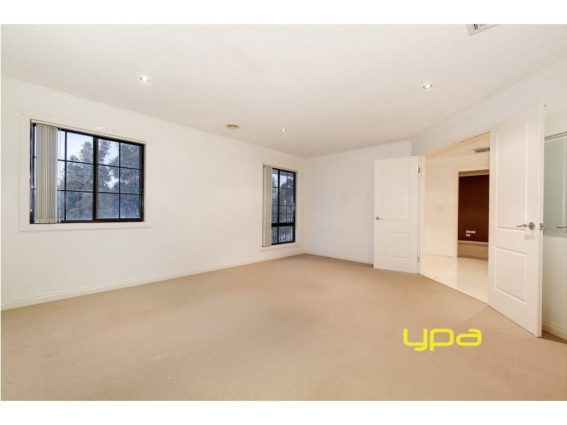 8 Mcpherson Boulevard, Roxburgh Park VIC 3064