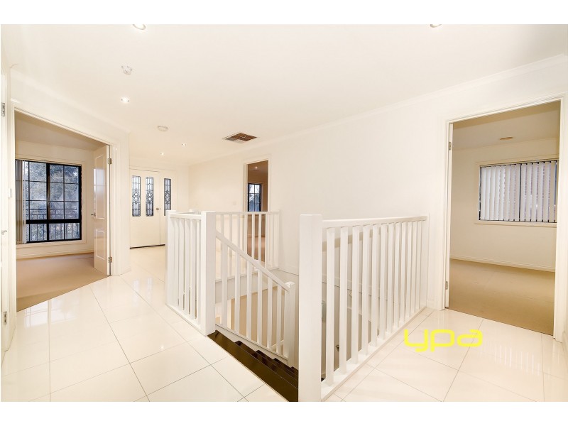 8 Mcpherson Boulevard, Roxburgh Park VIC 3064