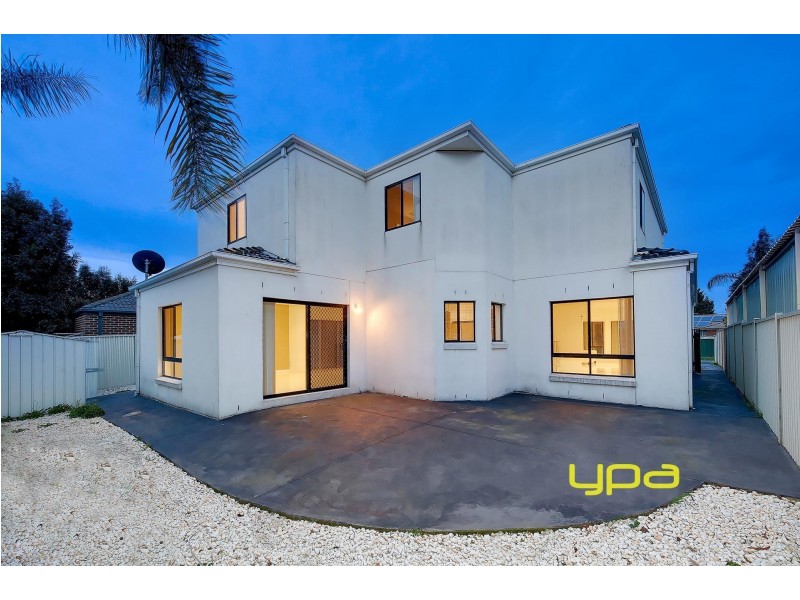 8 Mcpherson Boulevard, Roxburgh Park VIC 3064