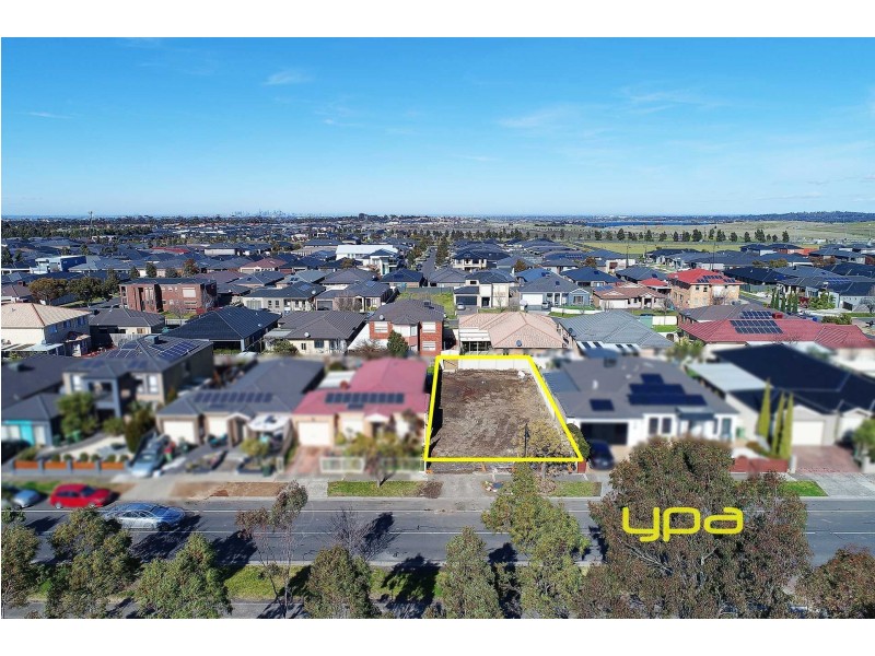 105 Hayfield Road, Roxburgh Park VIC 3064