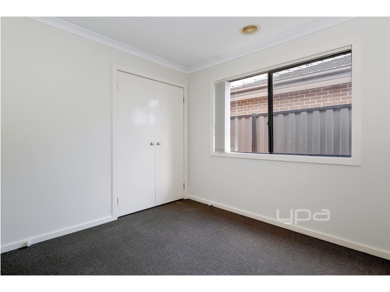 67 Biltmore  Crescent, Roxburgh Park VIC 3064