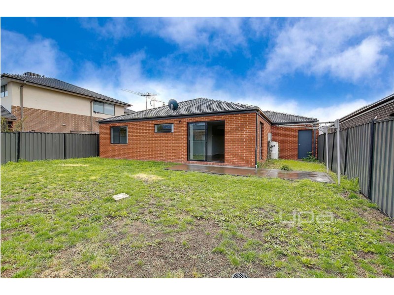 67 Biltmore  Crescent, Roxburgh Park VIC 3064