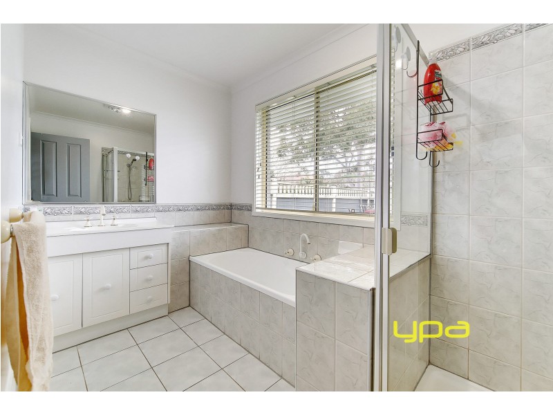 24 Sunnybrook Court, Craigieburn VIC 3064