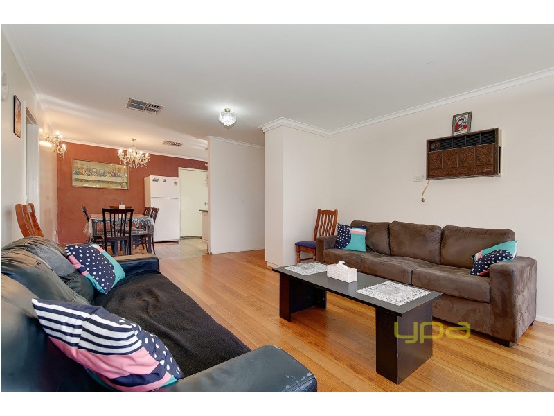 15 Childers Crescent, Coolaroo VIC 3048