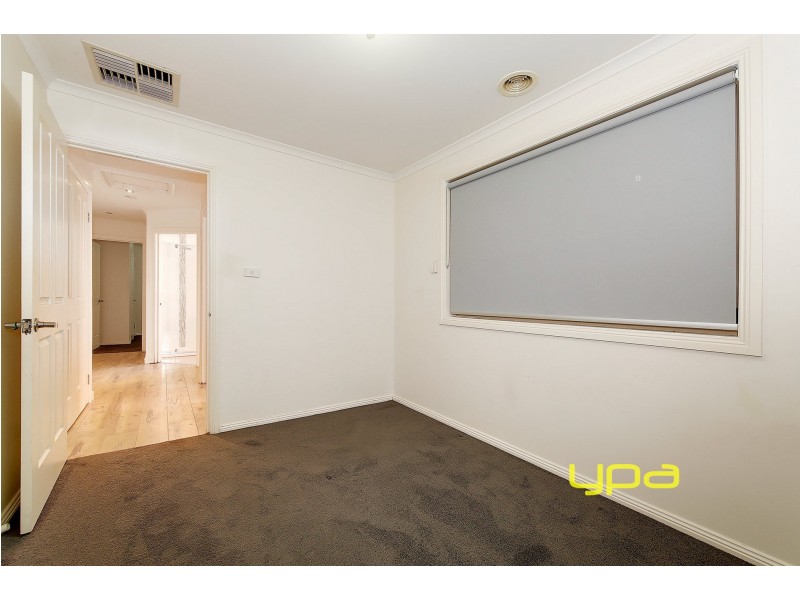 18 Colchester Circuit, Roxburgh Park VIC 3064